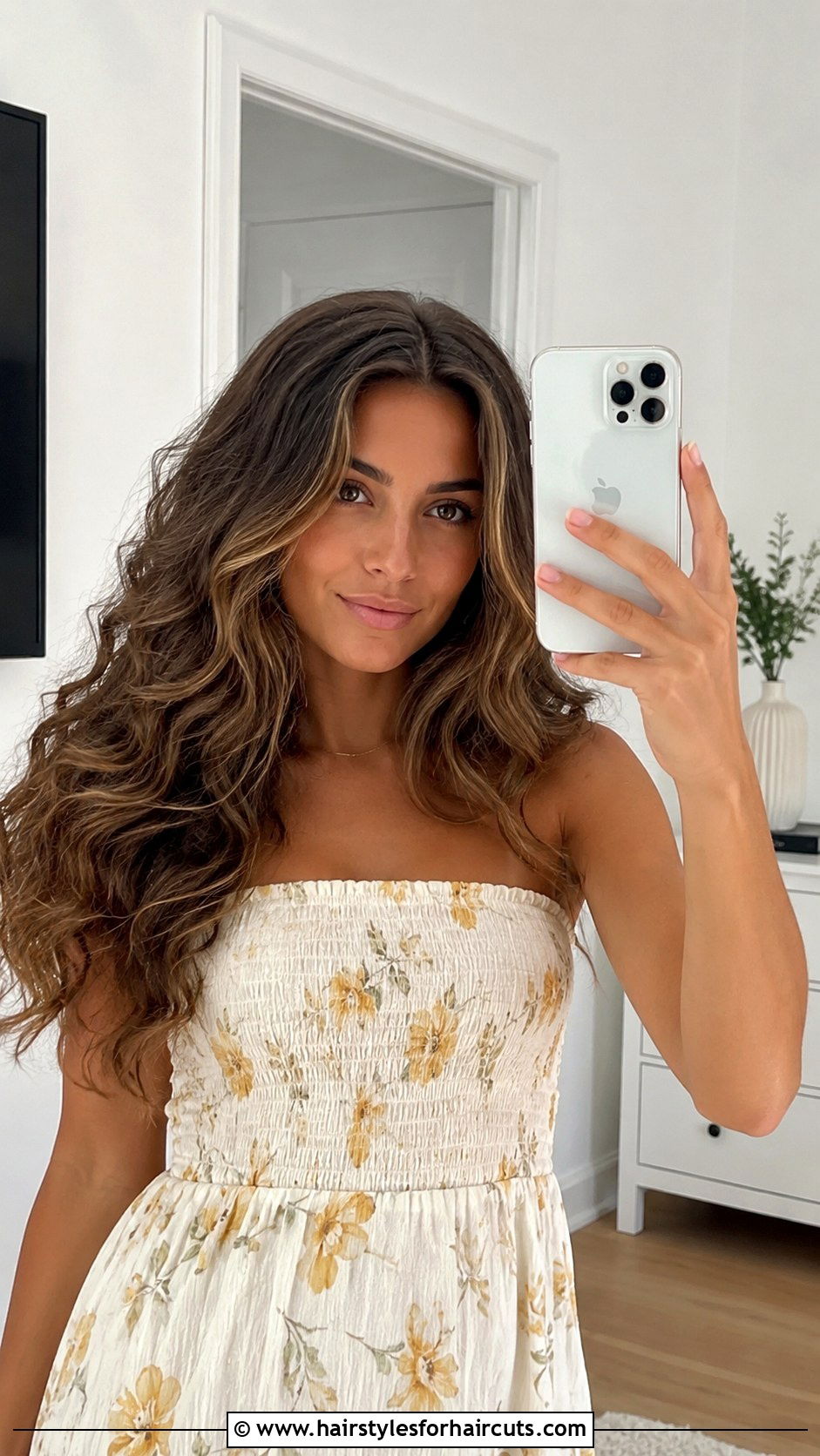 Voluminous Beach Curls With Middle Part - 25 beach wedding hairstyles for long hair - 25 beach wedding hairstyles for long hair