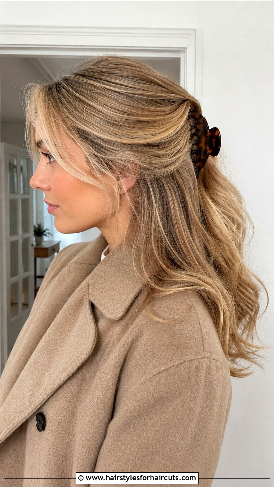 Voluminous Blowout Banana Clip - 25 banana clip hairstyles for short hair - 25 banana clip hairstyles for short hair