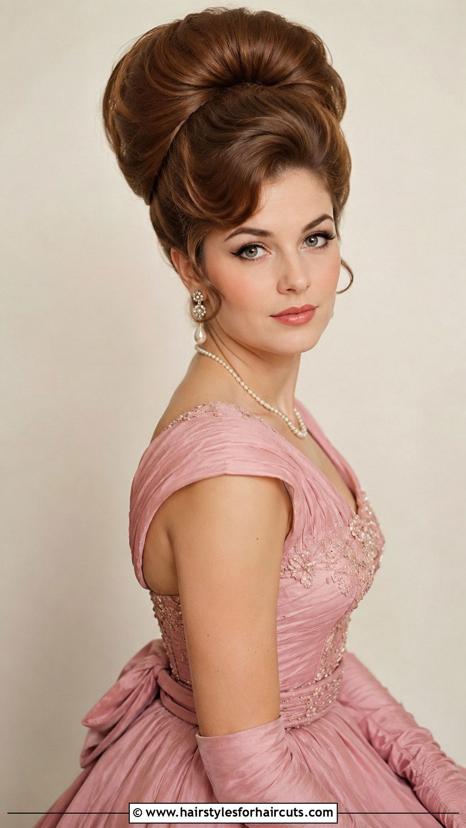 Voluminous Bouffant - 25 ball hairstyles for medium hair - 25 ball hairstyles for medium hair