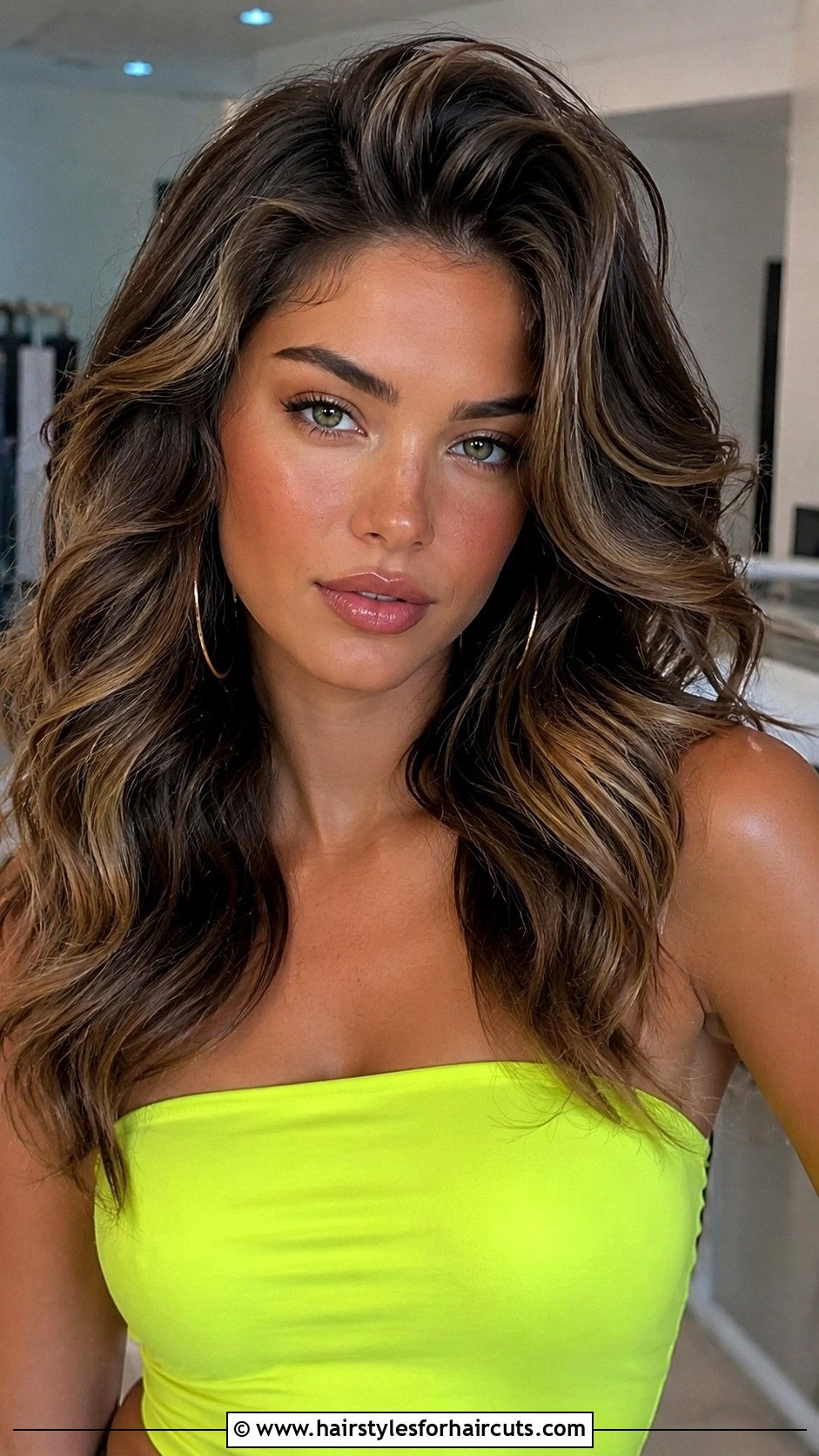 Voluminous Curls For Night Out - 25 club hairstyles for long hair - 25 club hairstyles for long hair