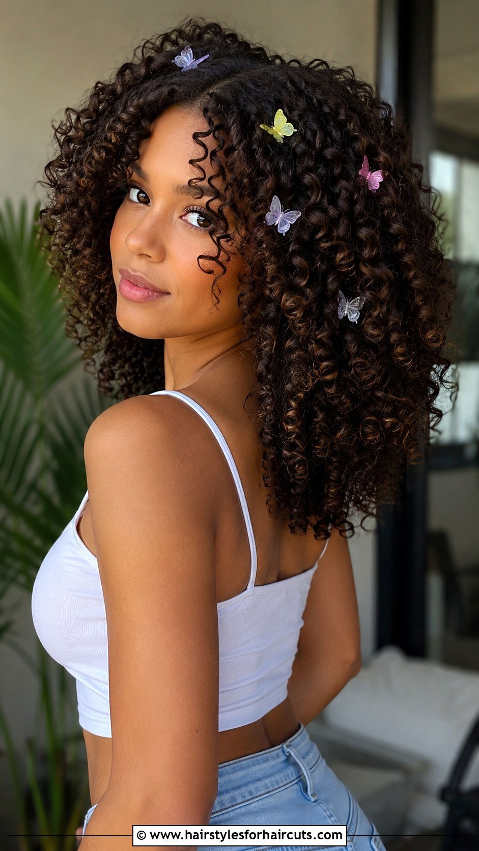 Voluminous Curls With Clips - 25 festival hairstyles - 25 festival hairstyles