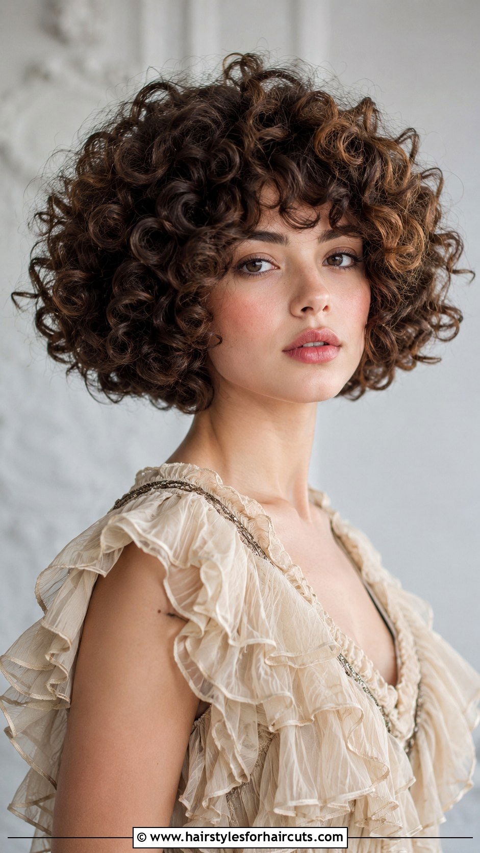 Voluminous Curly 1920s Bob - 25 1920s hairstyles for short hair - 25 1920s hairstyles for short hair