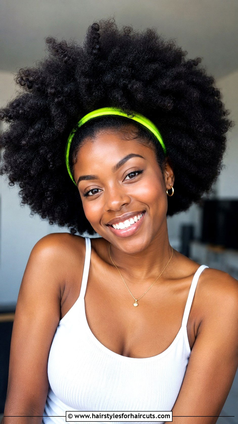 Voluminous Curly Afro With Headband - 25 festival hairstyles for curly hair - 25 festival hairstyles for curly hair