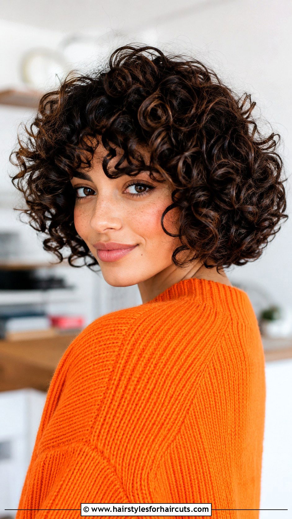 Voluminous Curly Bob - 25 hairstyles to hide thinning hair - 25 hairstyles to hide thinning hair