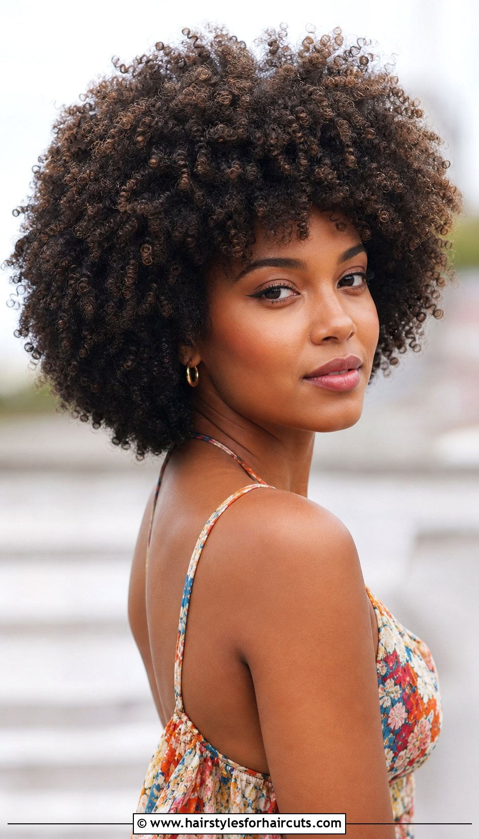 Voluminous Curly Crop - 25 frizzy hair edgy short curly haircuts - 25 frizzy hair edgy short curly haircuts
