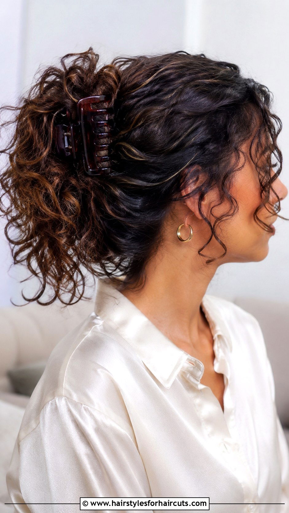Voluminous Curly Ponytail With Clip - 25 easy hairstyles for thin curly hair - 25 easy hairstyles for thin curly hair