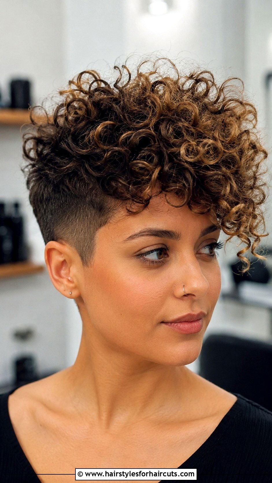 Voluminous Curly Top - 25 curly hairstyles thin hair - 25 curly hairstyles thin hair