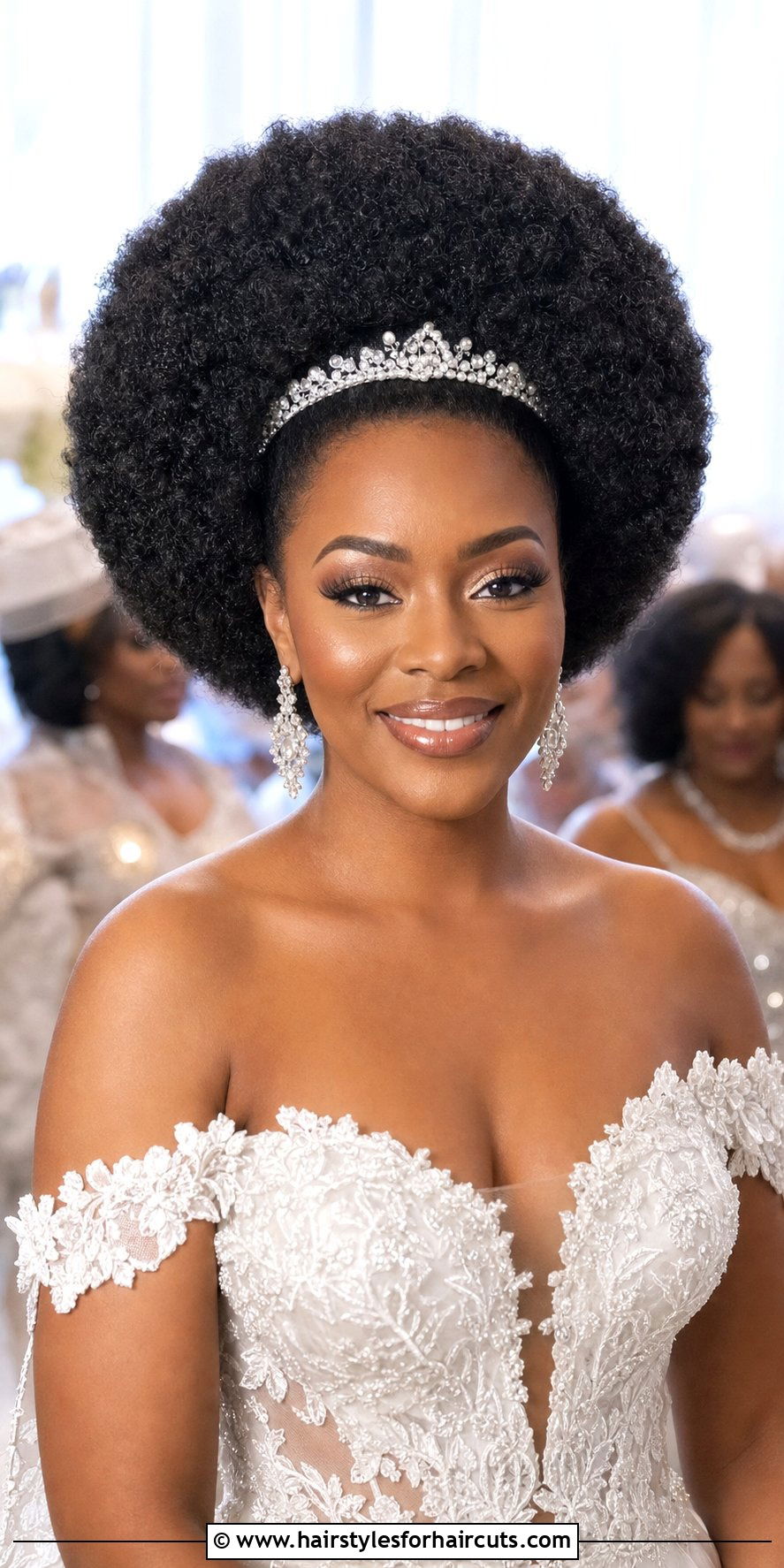 Voluminous Curly Wedding Afro - 25 wedding hairstyles curls - 25 wedding hairstyles curls