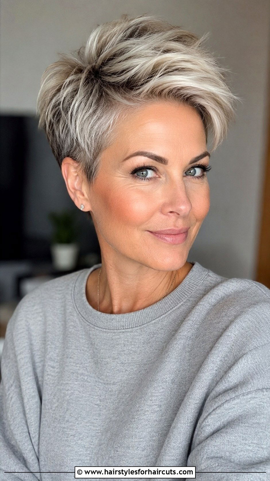 Voluminous Layered Pixie - 25 short haircuts for people with thin hair - 25 short haircuts for people with thin hair