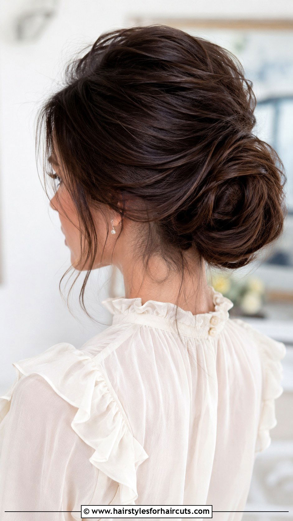 Voluminous Low Bun - 25 easy bun hairstyles for long hair - 25 easy bun hairstyles for long hair