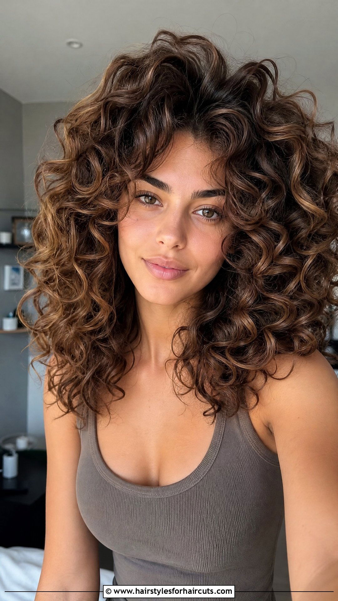 Voluminous Medium Curly Hair - 25 curly hairstyles for girls with medium hair - 25 curly hairstyles for girls with medium hair