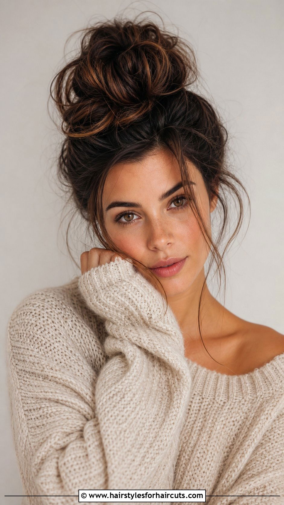 Voluminous Messy Bun - 25 voluminous hairstyles - 25 voluminous hairstyles