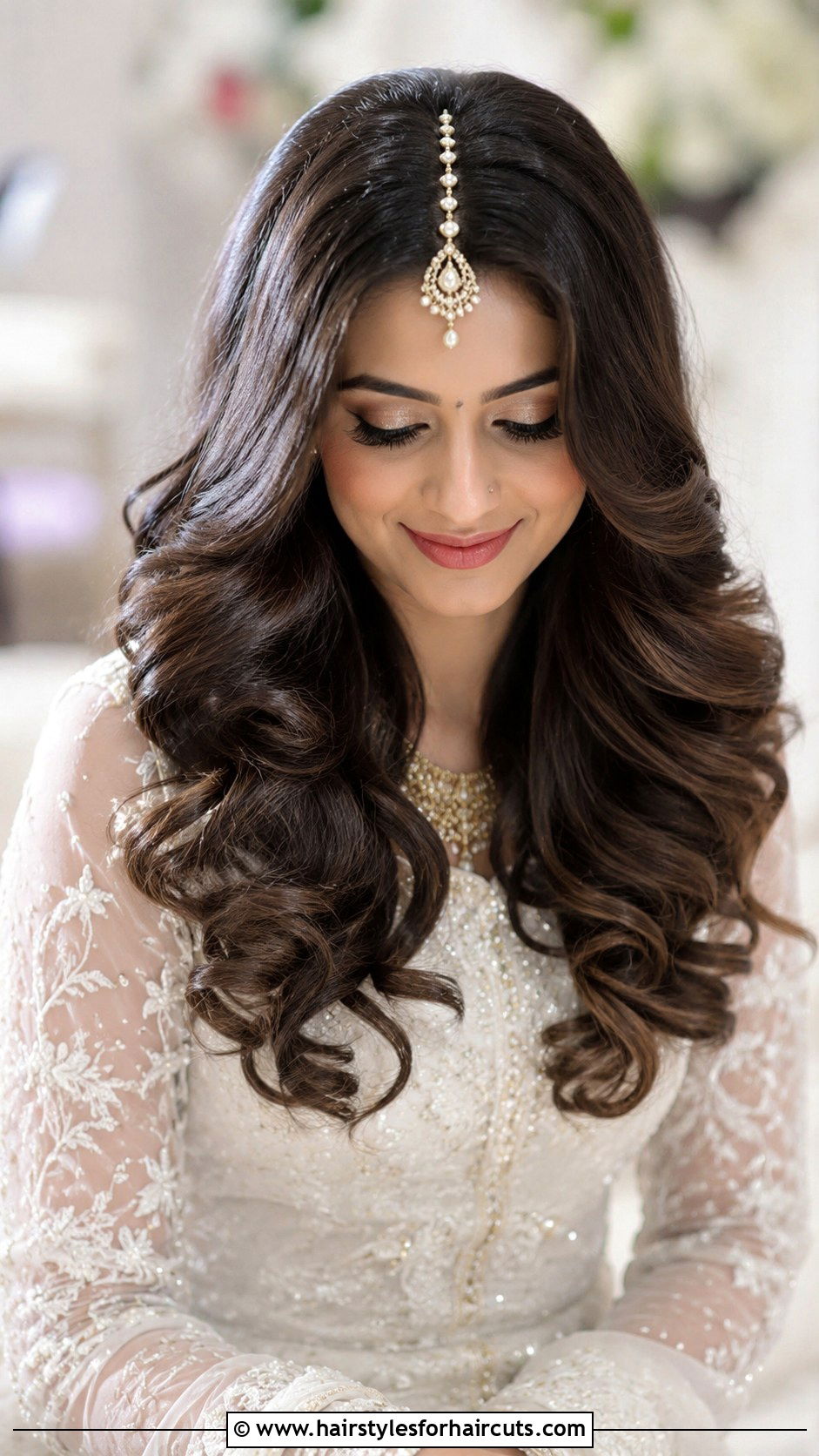 Voluminous Middle Part Curls - 25 long hair arabic wedding hairstyles - 25 long hair arabic wedding hairstyles