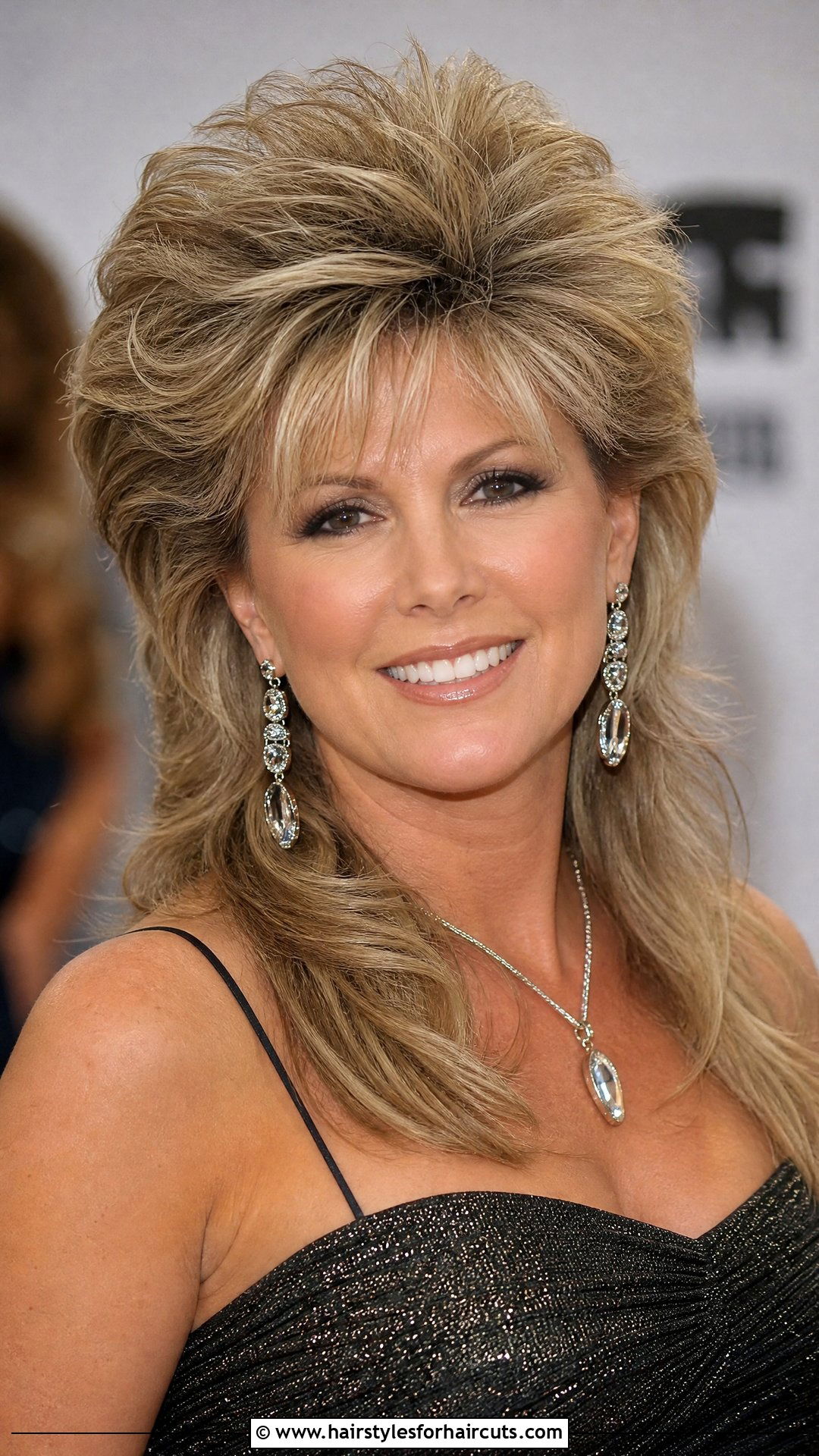 Voluminous Mullet - 25 modern mullet haircuts - 25 modern mullet haircuts