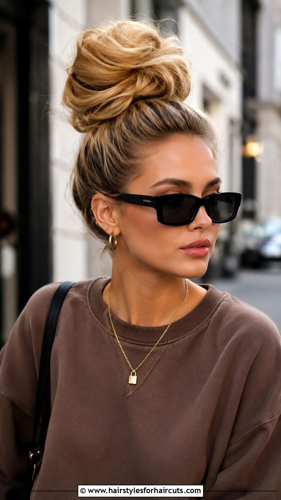 Voluminous Top Knot - 25 elegant hairstyles for long hair - 25 elegant hairstyles for long hair