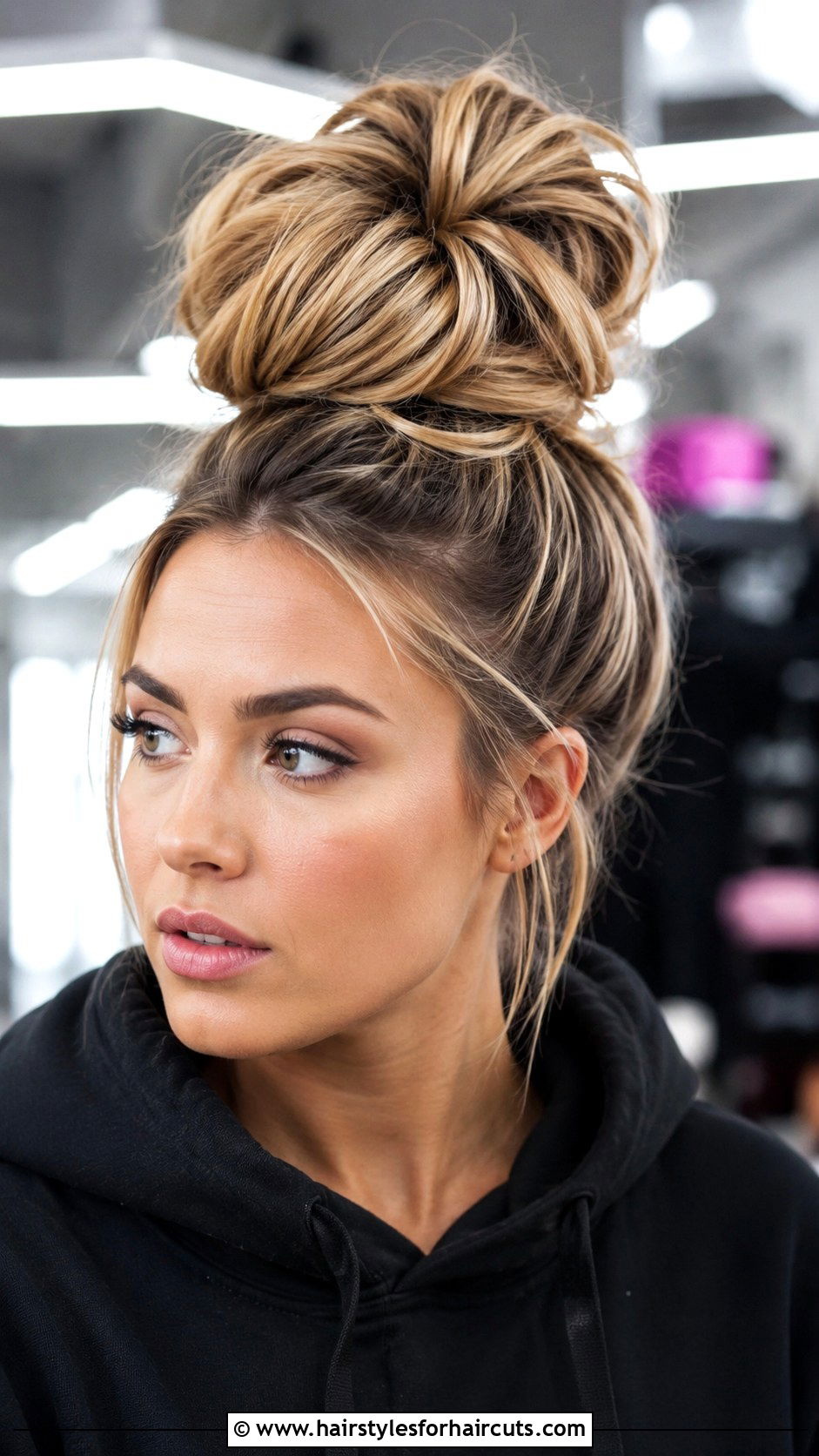 Voluminous Top Knot - 25 bun hairstyles for short hair - 25 bun hairstyles for short hair