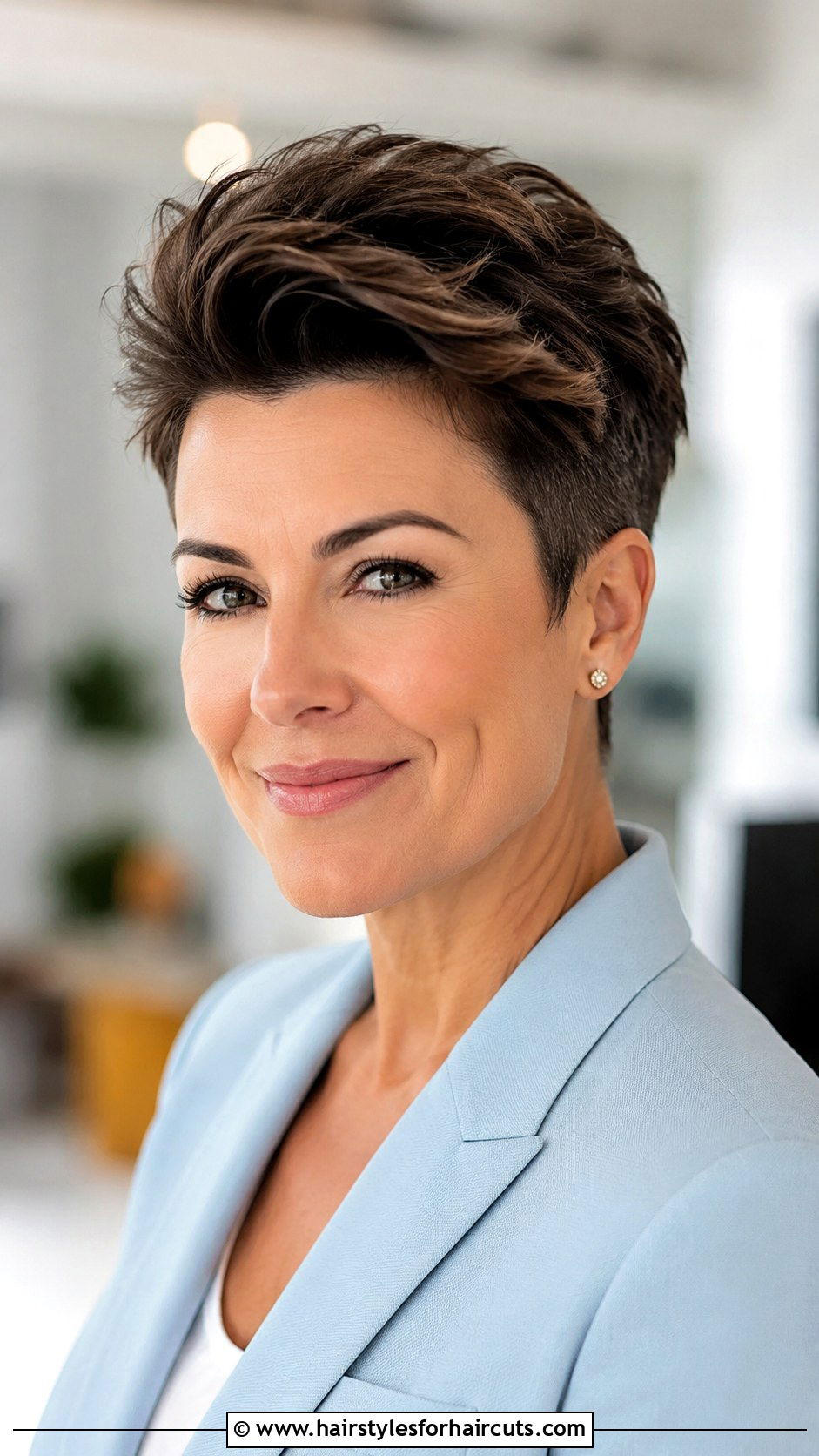 Volumized Crown Short Haircut - 25 haircuts for triangle face - 25 haircuts for triangle face