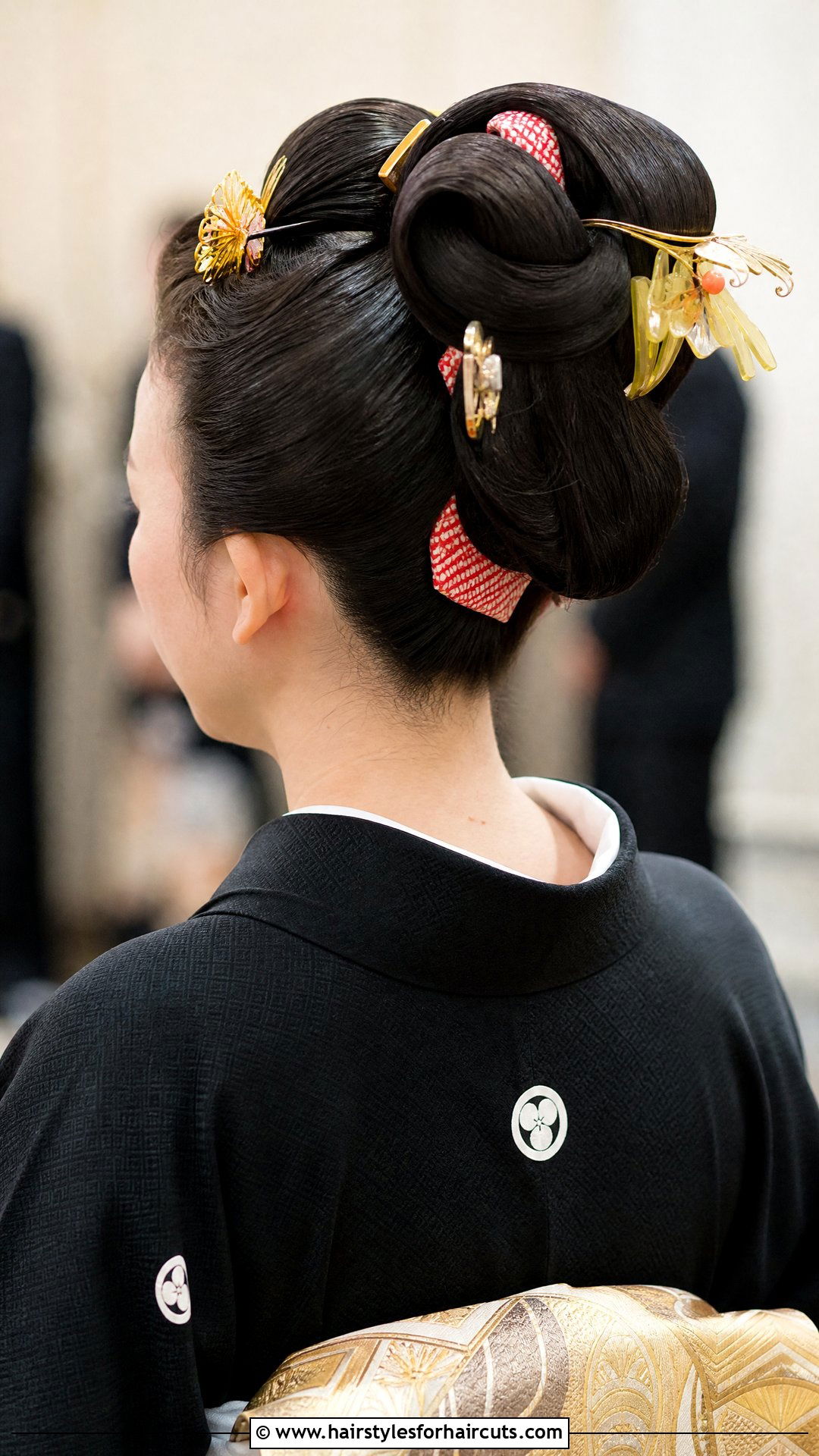 Wareshinobu Formal Kimono Updo - 25 kimono hairstyles - 25 kimono hairstyles
