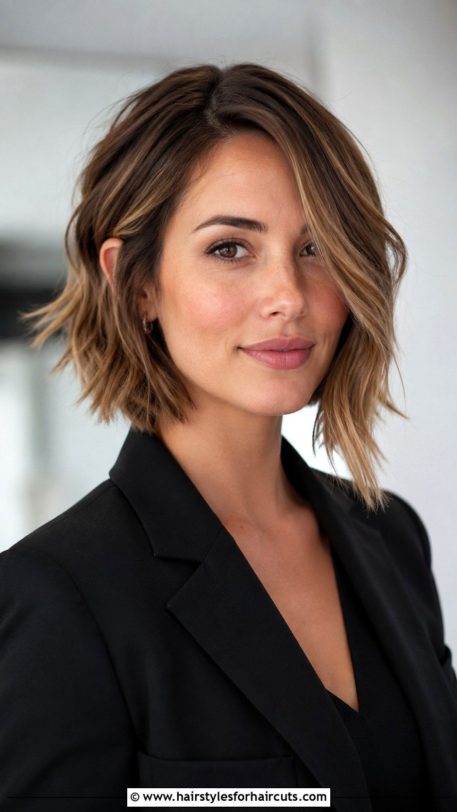 Wavy Asymmetrical Bob - 25 easy hairstyles for short wavy hair - 25 easy hairstyles for short wavy hair