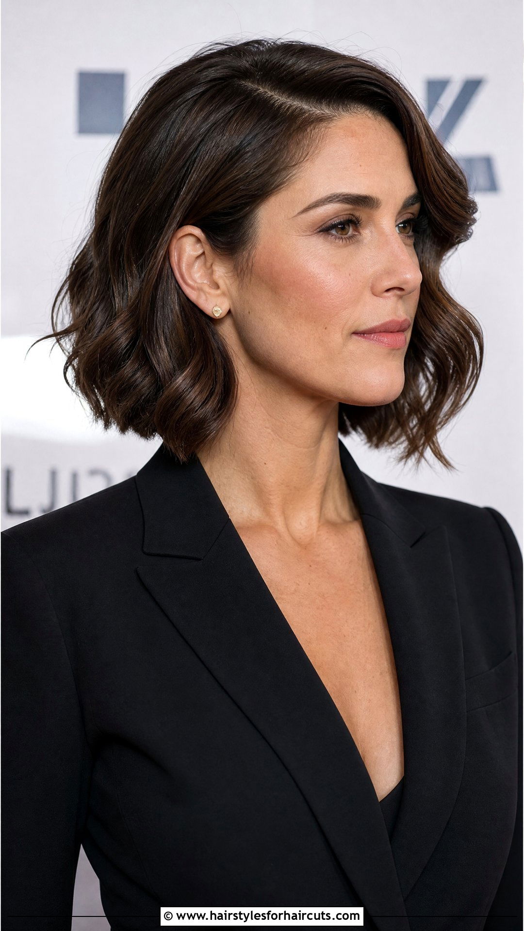 Wavy Asymmetrical Bob Formal - 25 formal hairstyles for wavy hair - 25 formal hairstyles for wavy hair
