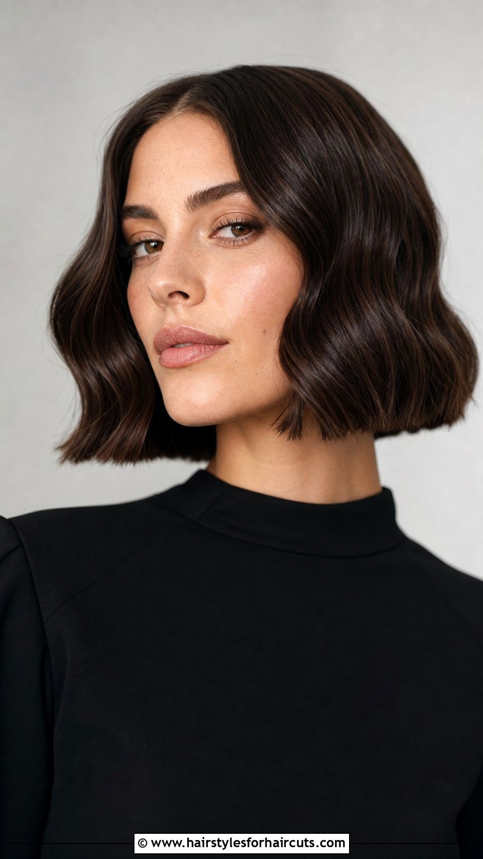 Wavy Blunt Bob - 25 hairstyles wavy hair women - 25 hairstyles wavy hair women