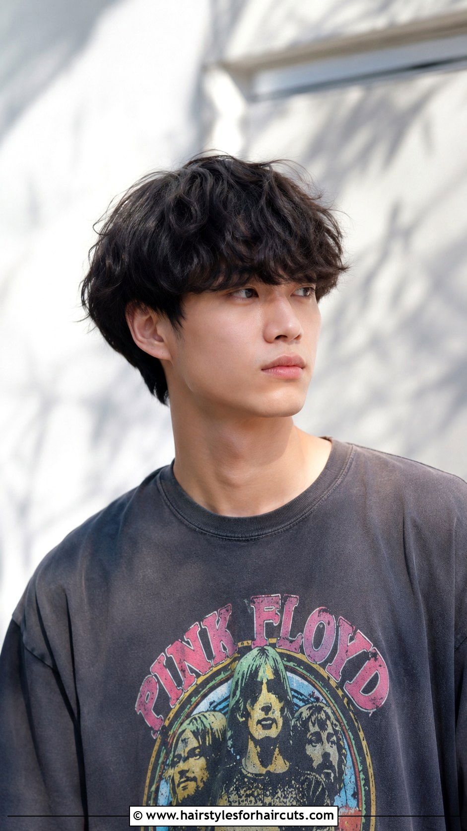 Wavy Bowl Cut - 25 beach boy hairstyles - 25 beach boy hairstyles