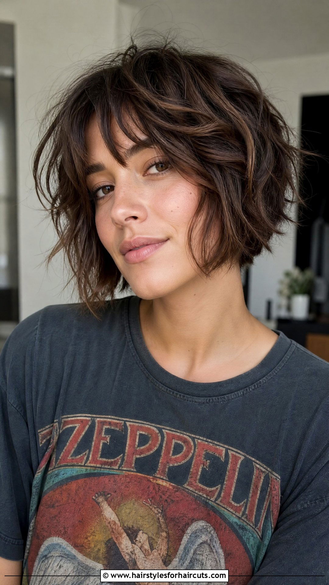 Wavy Chin Length Shag - 25 chin length haircuts for wavy hair - 25 chin length haircuts for wavy hair