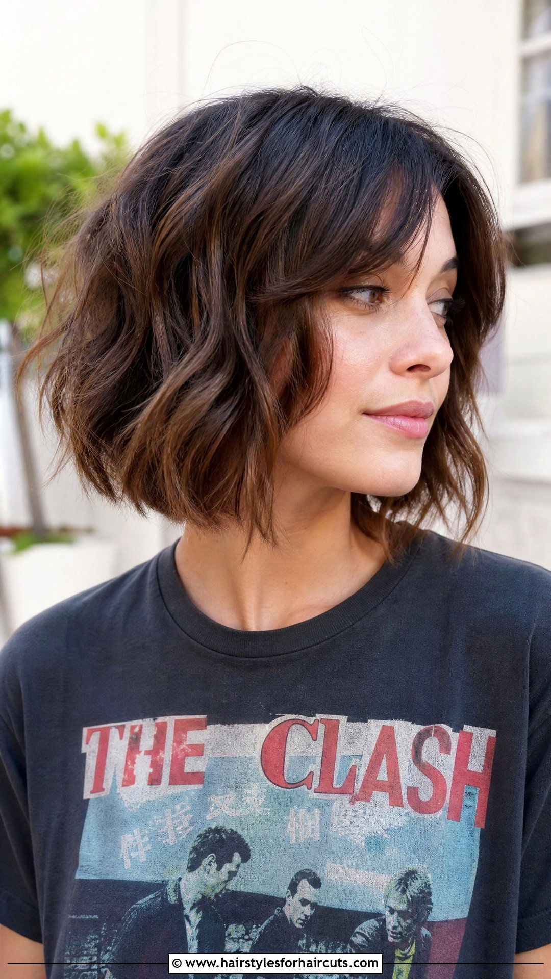 Wavy Choppy Bob - 25 short haircuts for women wavy hair - 25 short haircuts for women wavy hair