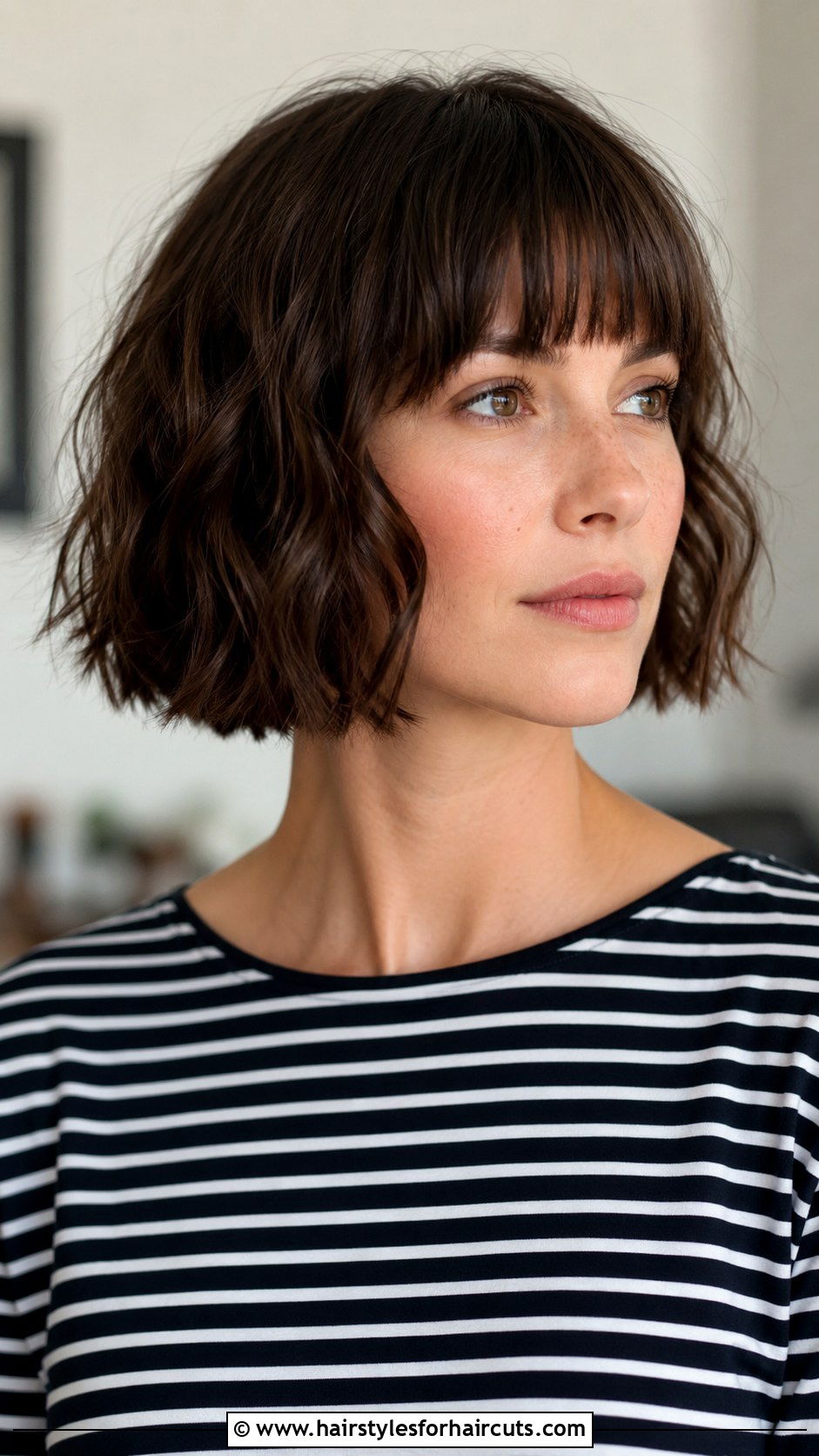 Wavy French Bob - 25 cute hairstyles for short wavy hair - 25 cute hairstyles for short wavy hair