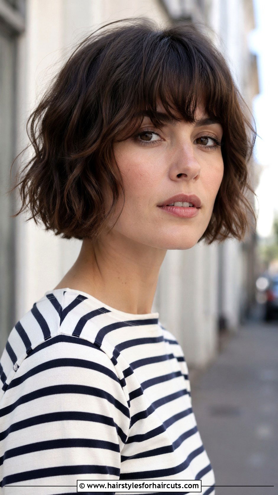 Wavy French Bob Haircut - 25 easy haircuts for wavy hair - 25 easy haircuts for wavy hair