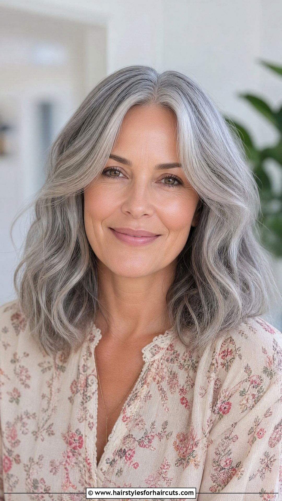 Wavy Gray Shoulder Length Hair - 25 women gray hairstyles - 25 women gray hairstyles