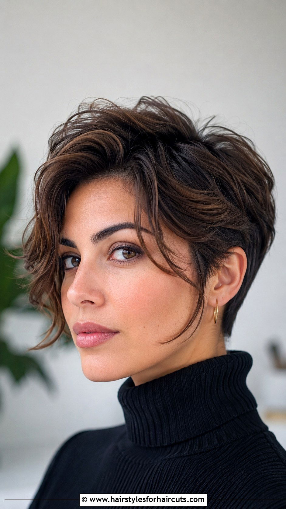Wavy Pixie Cut With Face Framing - 25 face framing haircuts for wavy hair - 25 face framing haircuts for wavy hair