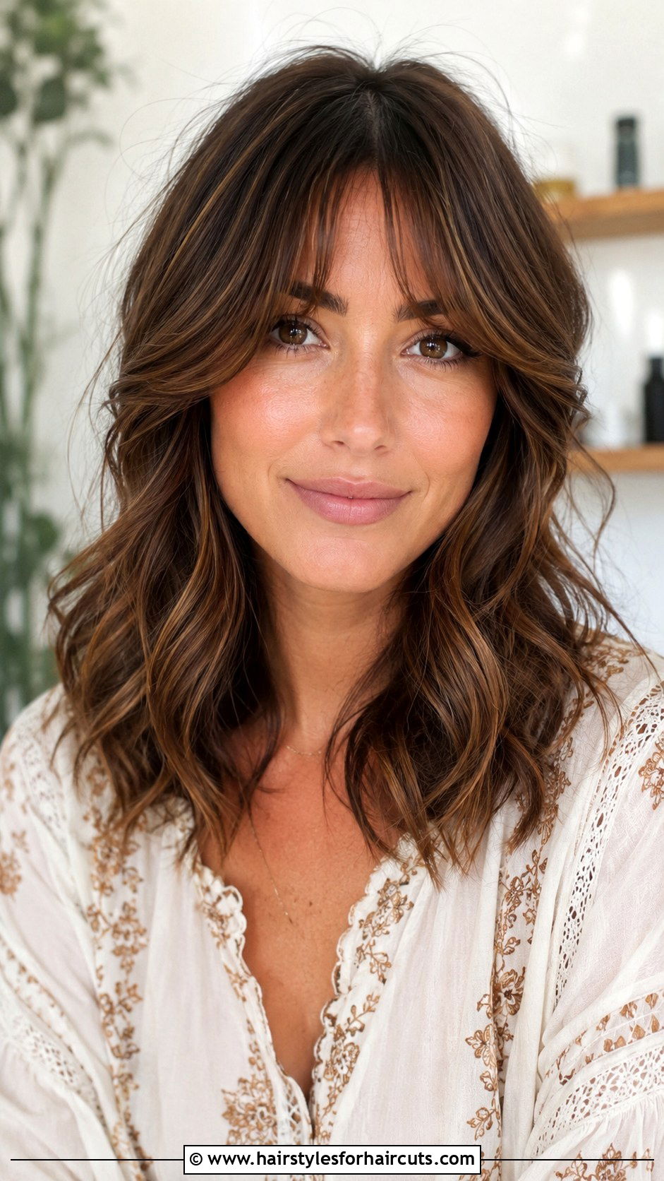 Wavy Razored Bob - 25 haircuts for wavy hair round face - 25 haircuts for wavy hair round face