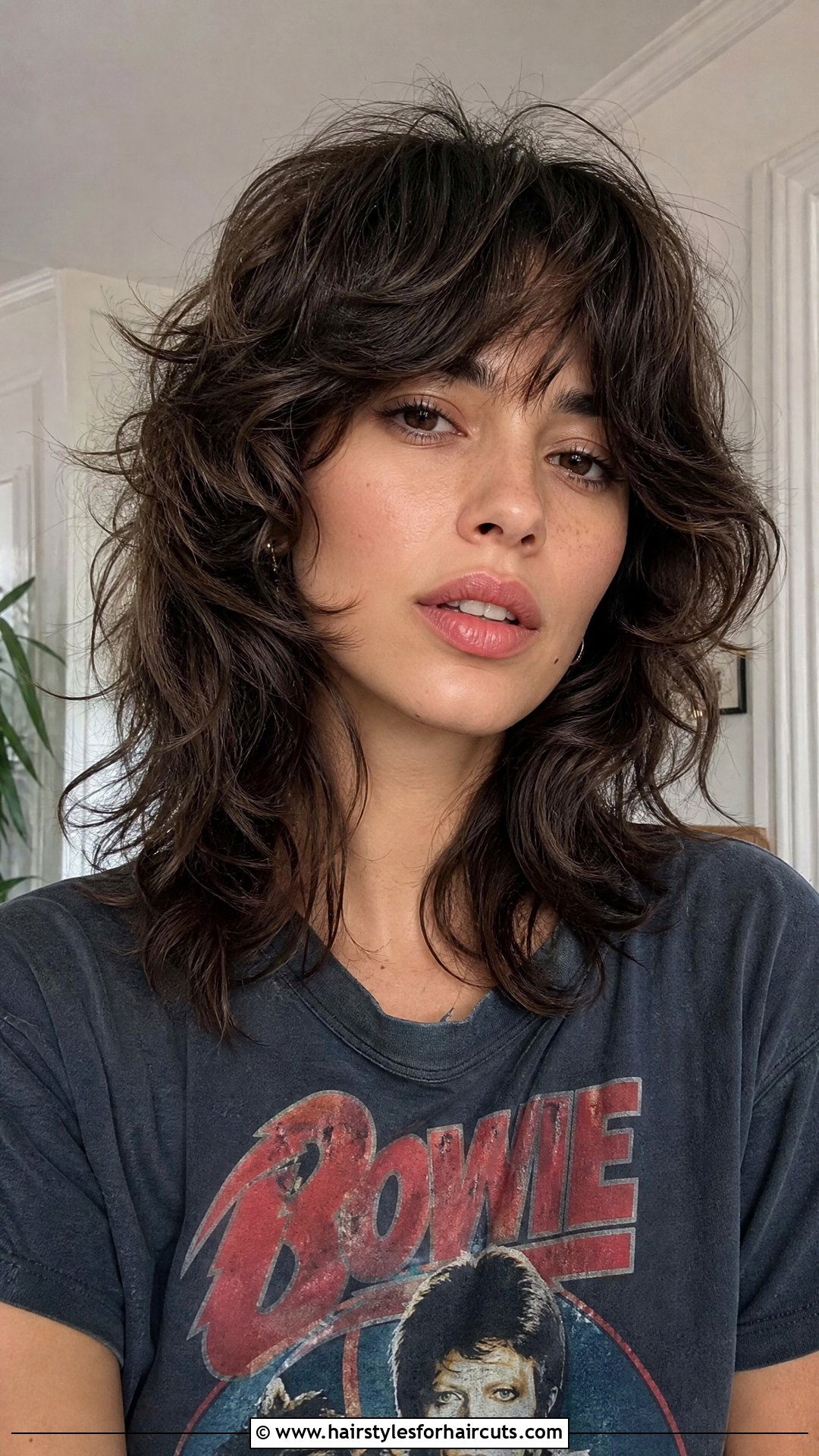 Wavy Shag Haircut For Women - 25 women haircuts for wavy hair - 25 women haircuts for wavy hair