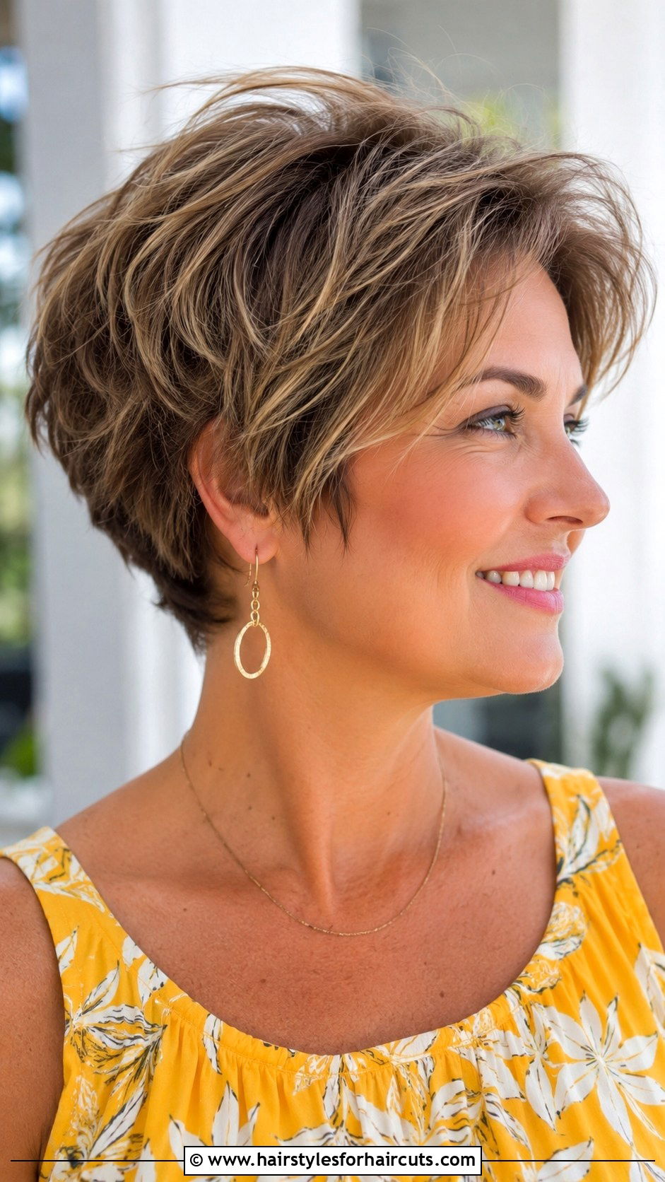 Wavy Short Bob - 25 cool short hairstyles for women - 25 cool short hairstyles for women