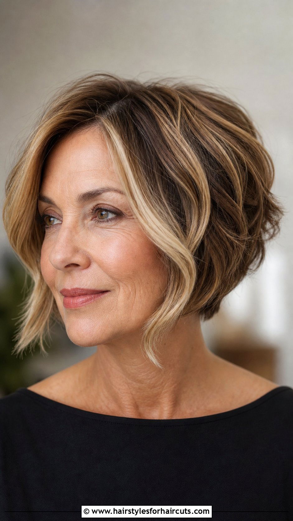 Wavy Stacked Bob - 25 short haircuts for wavy hair over 50 - 25 short haircuts for wavy hair over 50