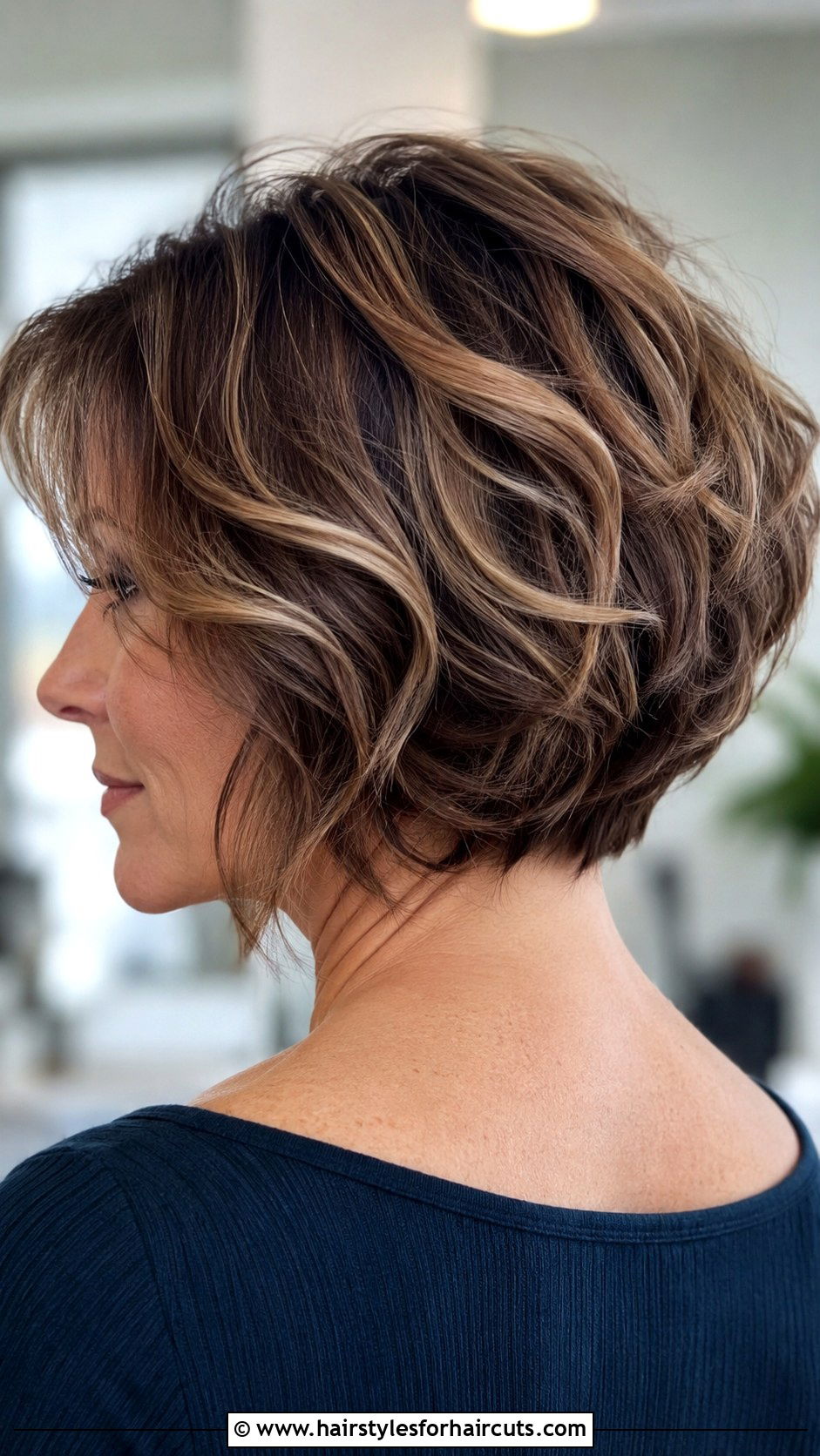 Wavy Stacked Bob - 25 hairstyles short wavy hair - 25 hairstyles short wavy hair