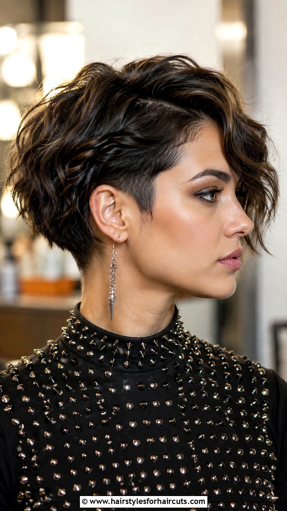 Wavy Undercut Bob - 25 hairstyles for wavy hair women - 25 hairstyles for wavy hair women