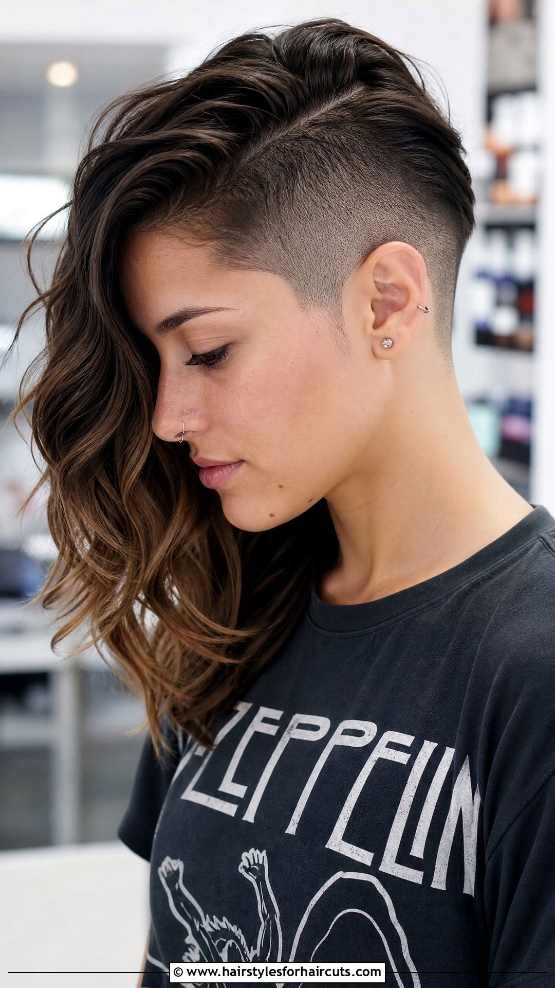 Wavy Undercut Women - 25 hairstyles for wavy hair - 25 hairstyles for wavy hair