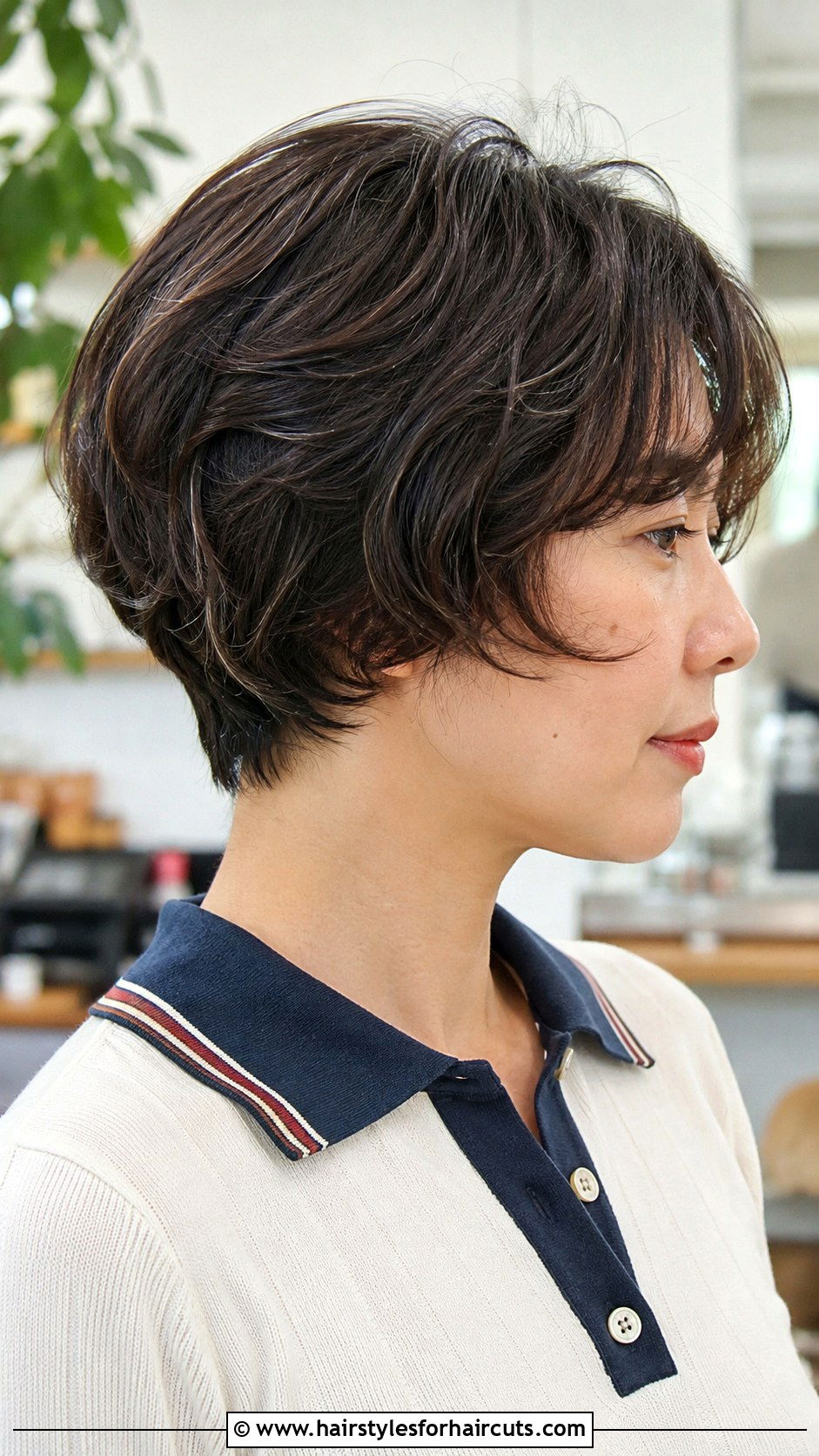 Wavy Wedge Haircut - 25 best haircuts for wavy hair women - 25 best haircuts for wavy hair women