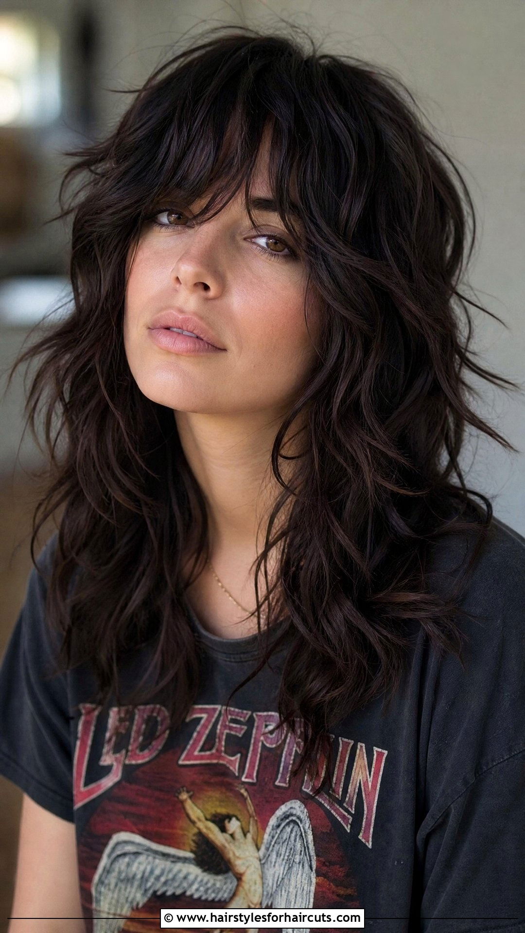 Wavy Wolf Cut - 25 wave haircuts - 25 wave haircuts
