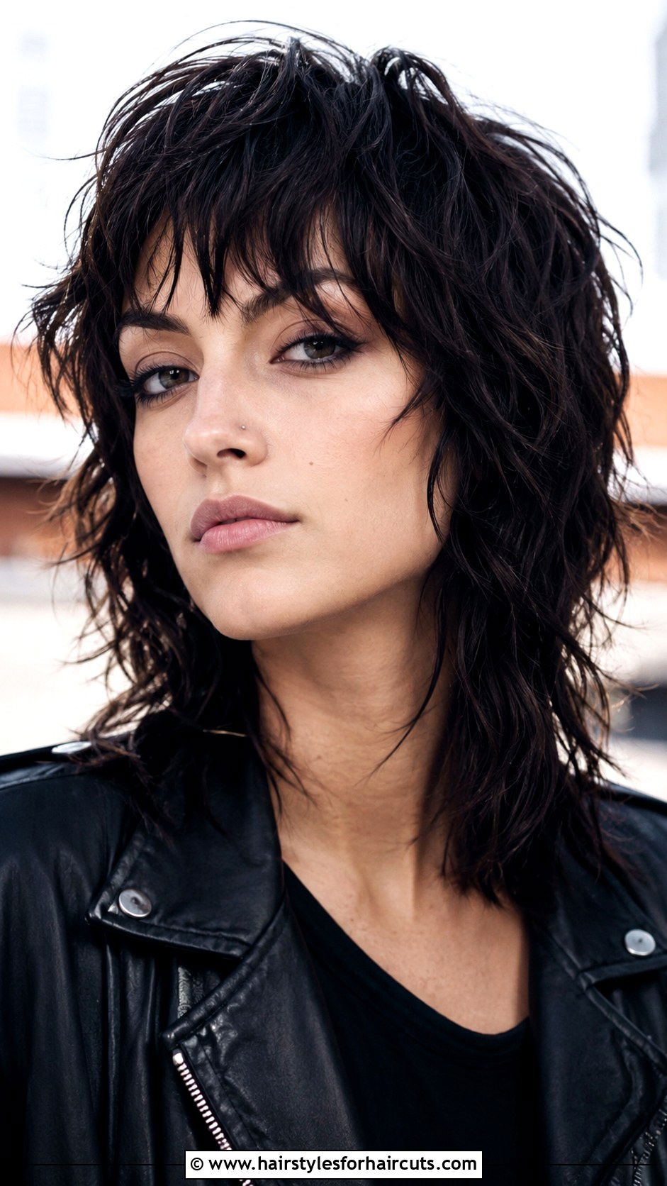 Wavy Wolf Cut With Choppy Bangs - 25 haircuts for wavy hair with bangs - 25 haircuts for wavy hair with bangs