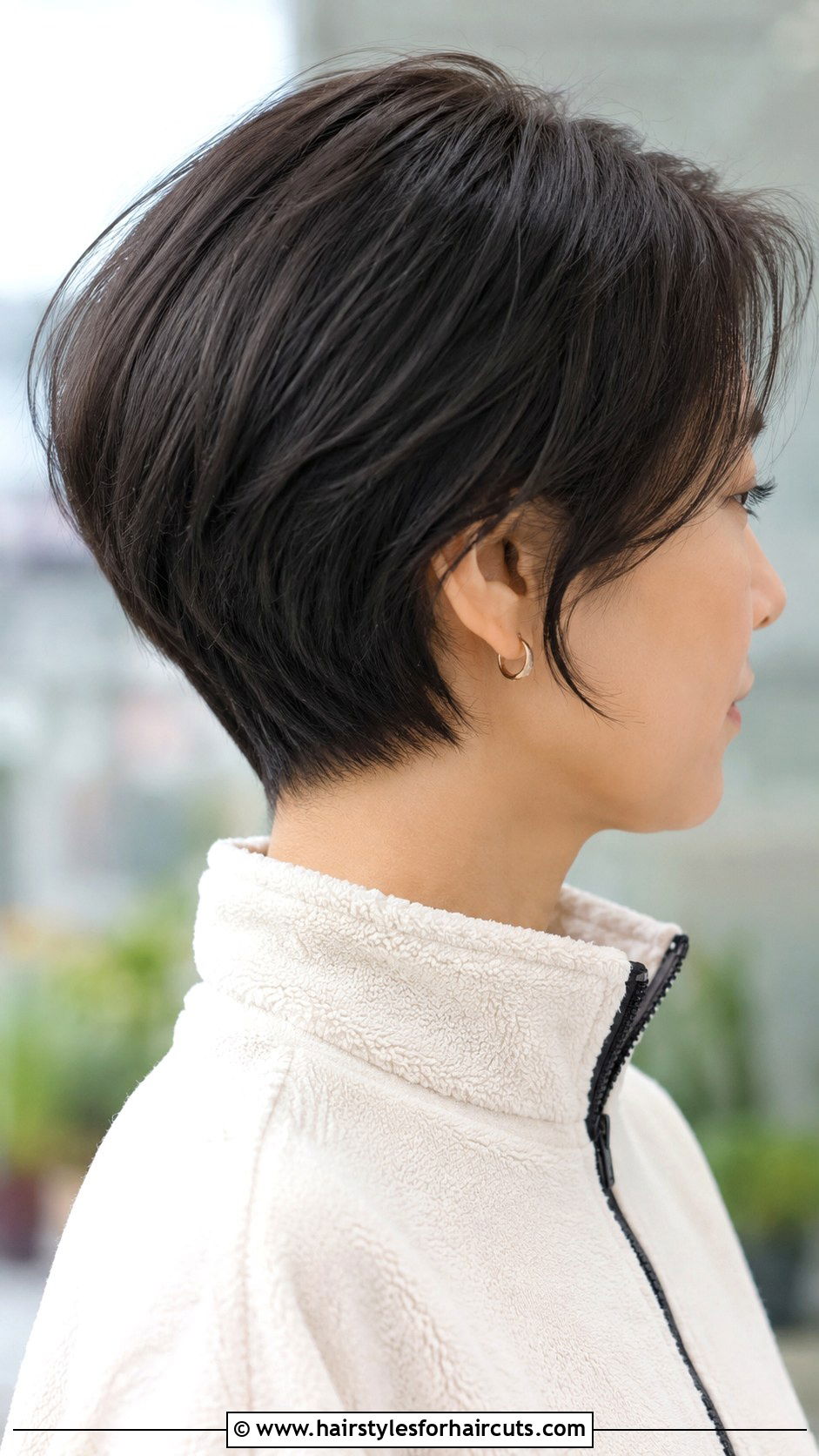Wedge Cut Haircut - 25 haircuts for flat heads - 25 haircuts for flat heads