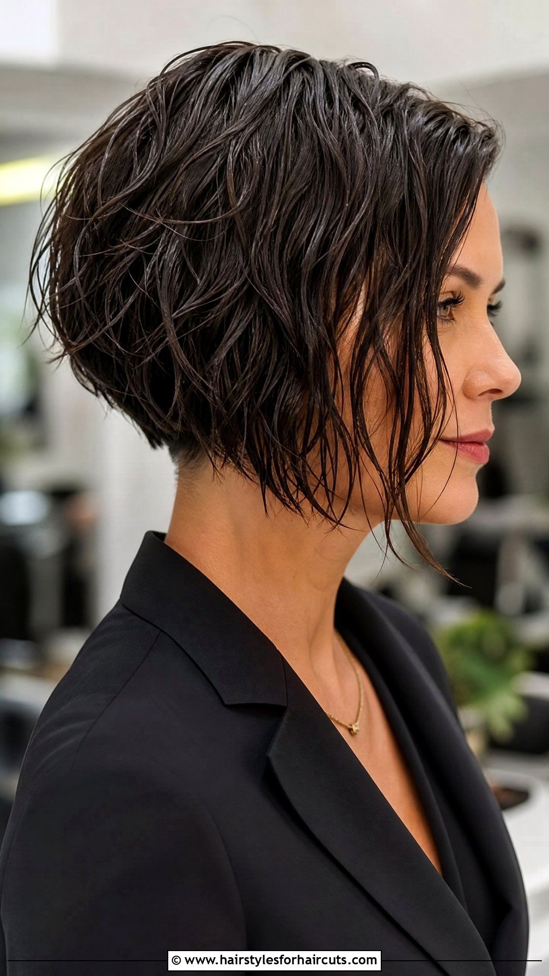 Wet And Wavy Inverted Bob - 25 wet and wavy short hairstyles - 25 wet and wavy short hairstyles