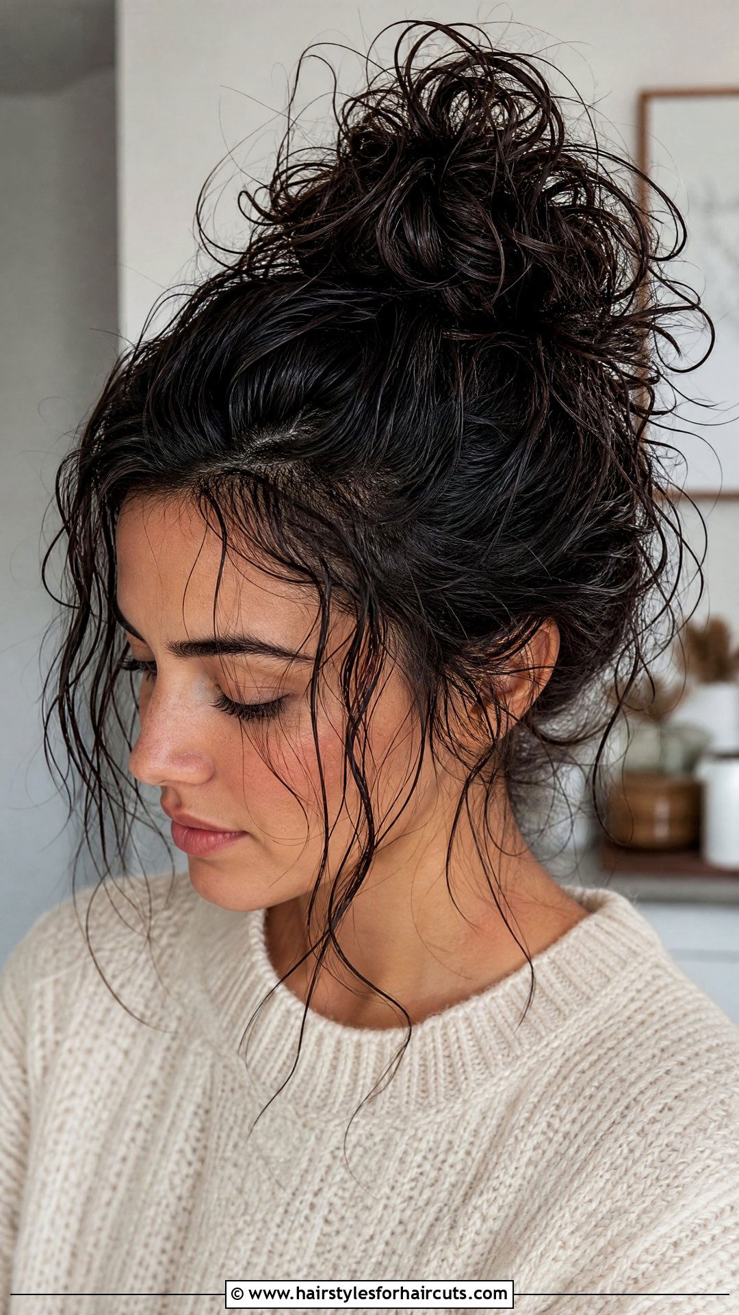 Wet Curly Messy Top Knot - 25 hairstyles for wet curly hair - 25 hairstyles for wet curly hair