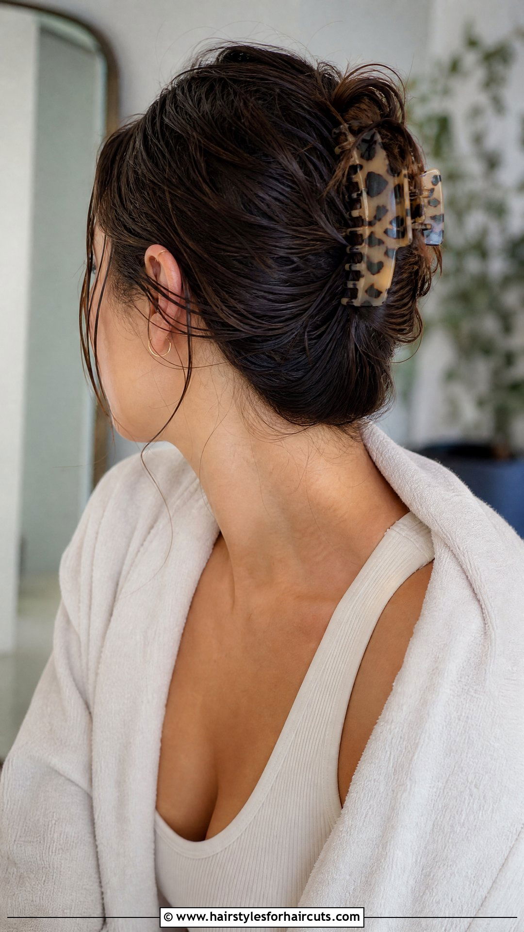 Wet Hair Claw Clip Updo - 25 wet hair hairstyles - 25 wet hair hairstyles
