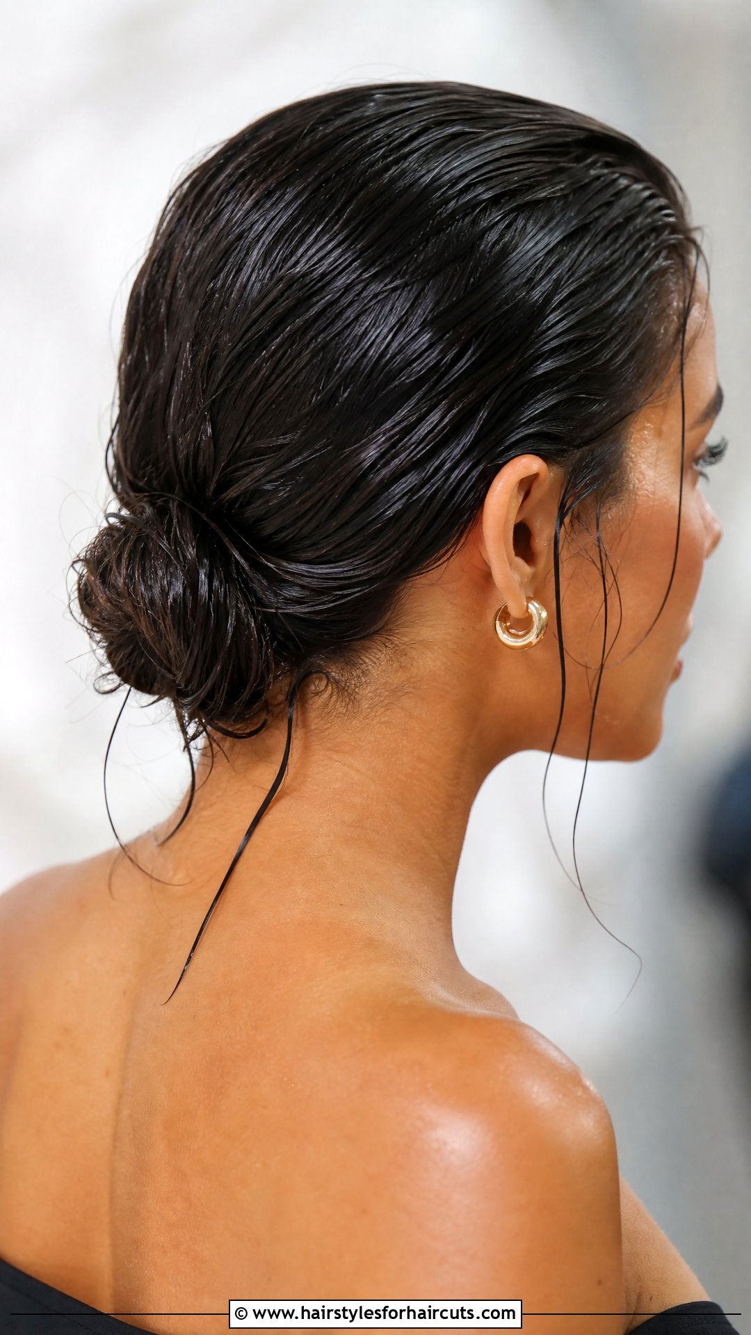 Wet Hair Low Chignon - 25 wet hair hairstyles - 25 wet hair hairstyles