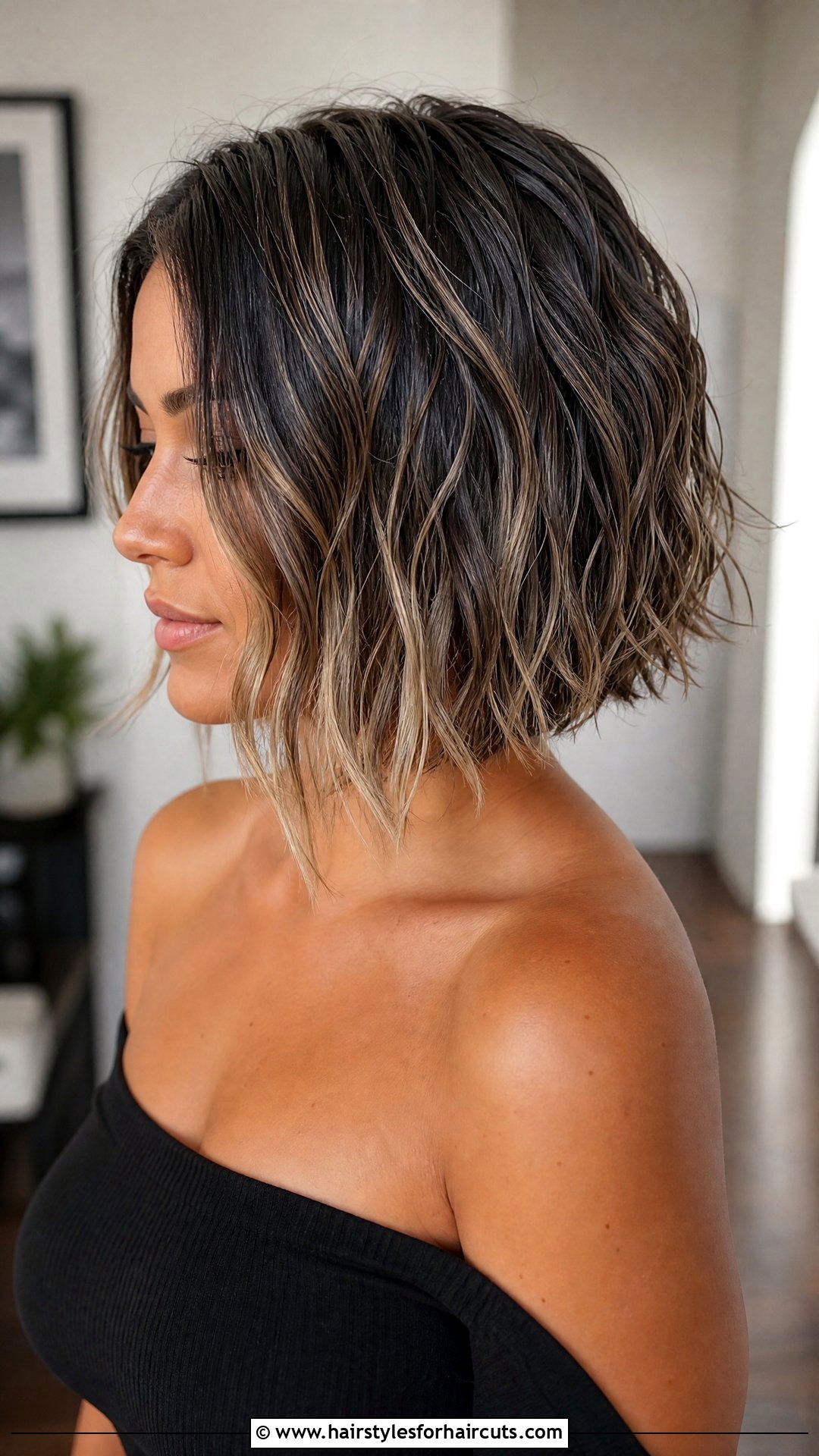 Wet Look Wavy Balayage Bob - 25 wet and wavy short hairstyles - 25 wet and wavy short hairstyles