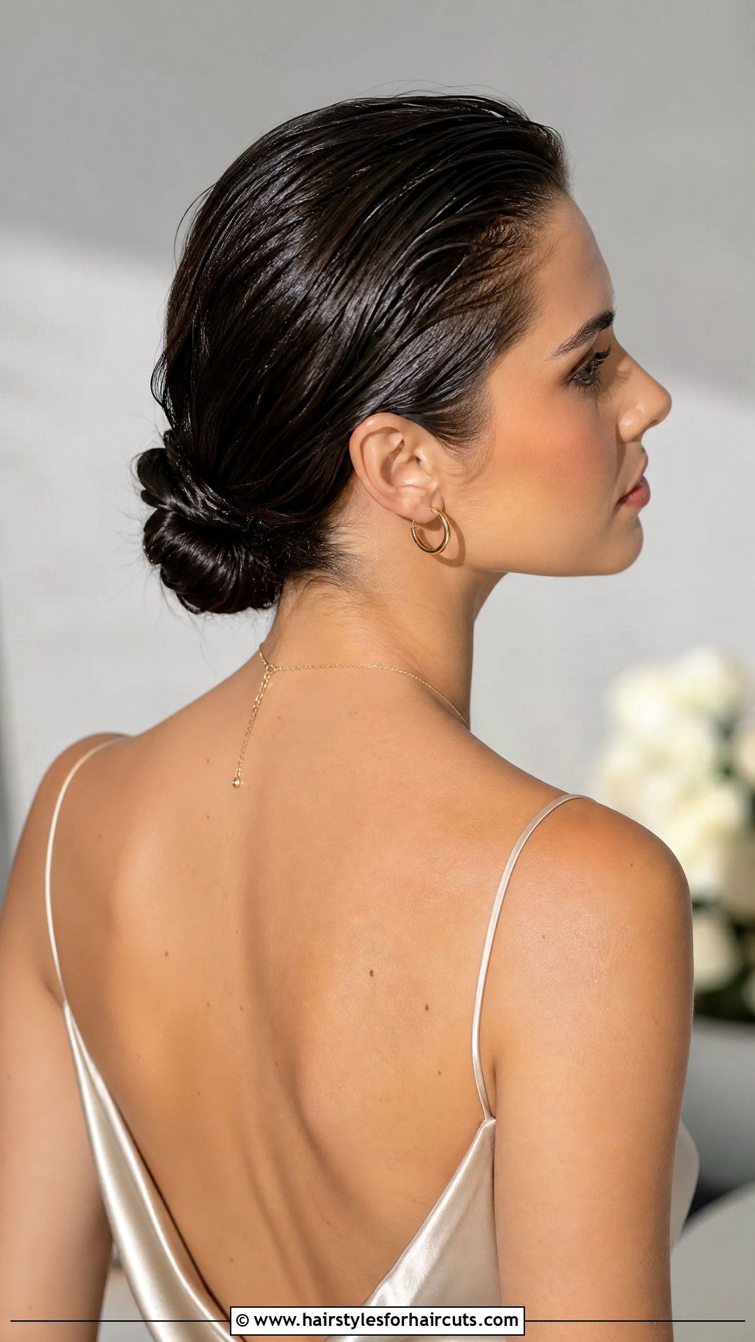 Wet Low Chignon - 25 wet hairstyles - 25 wet hairstyles