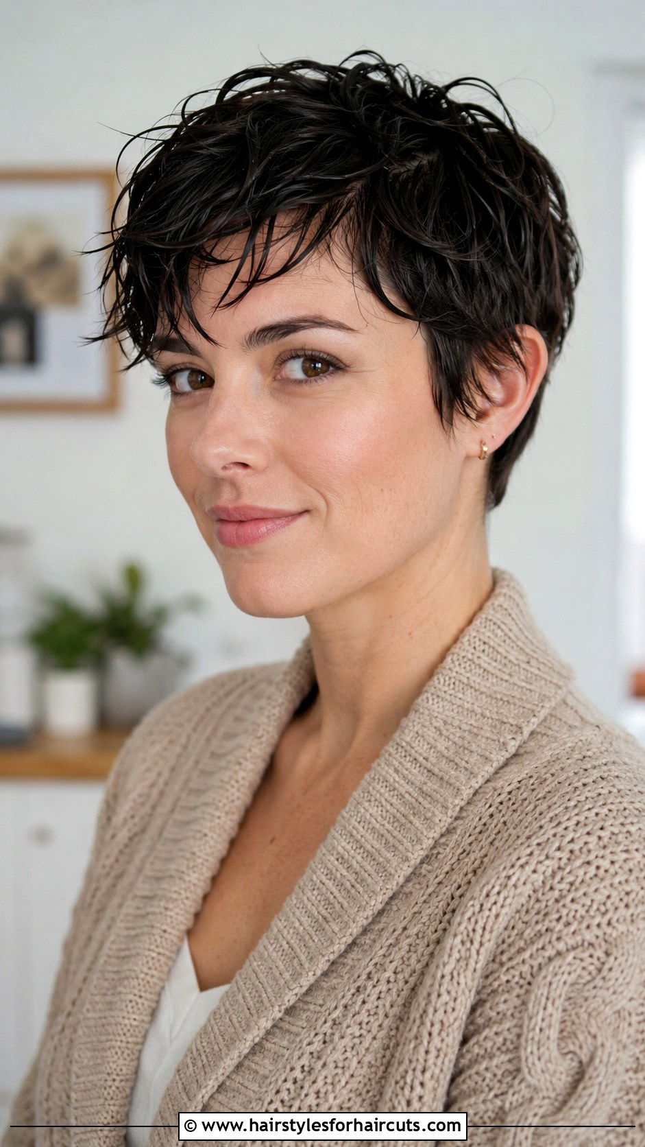 Wet Textured Pixie Cut - 25 wet hairstyles for short hair - 25 wet hairstyles for short hair